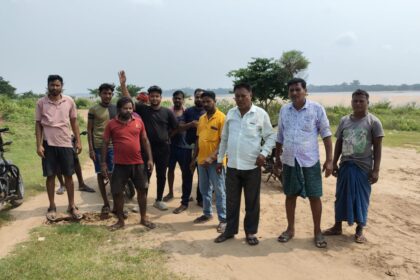 A dispute broke out between the two villages over illegal sand mining in Panipada village of Baharagora