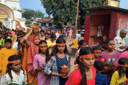 A grand Kalash procession was taken out from various puja pandals of Vishrampur with great fanfare and chants of Jai Mata Di filled the area