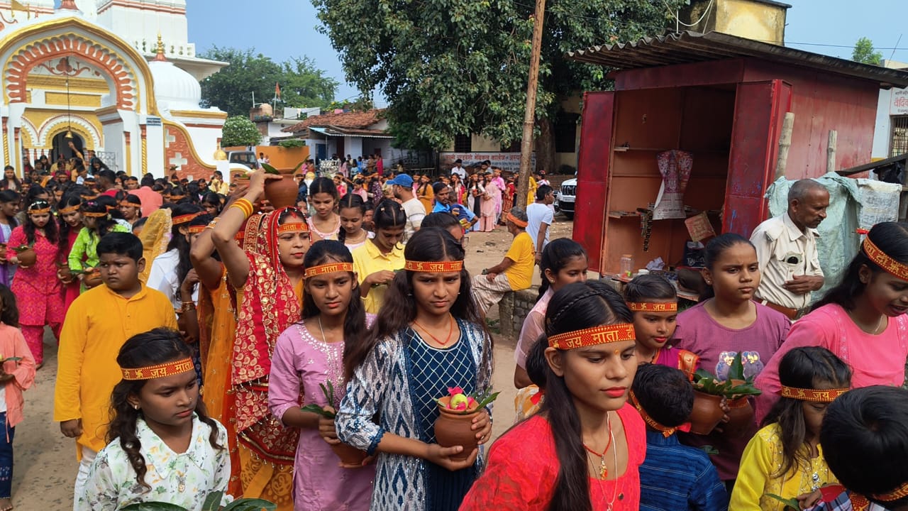A grand Kalash procession was taken out from various puja pandals of Vishrampur with great fanfare and chants of Jai Mata Di filled the area