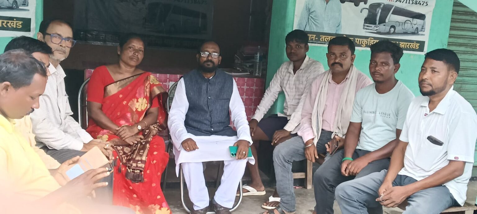Central President Satya Shikshanand Murmu participated prominently in the public awareness campaign at Dhawa Dangal Talwa and Lagdum and took stock of the living conditions and situation of the villagers