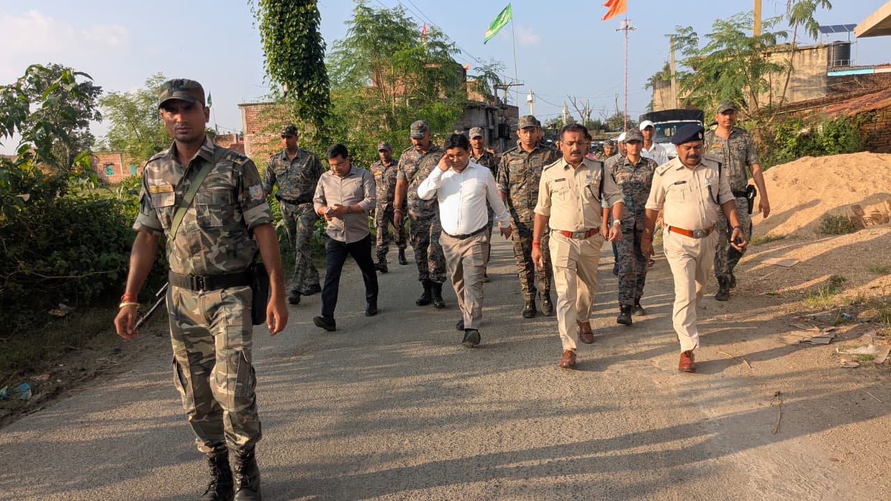 Deputy Commissioner and Superintendent of Police conducted a flag march in Dumraon and inspected the puja pandal
