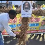 Effigies of pro Kurmi tribal leaders were burnt in Petarwar