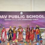 Girls presented Navdurga tableau in DAV Sector 4