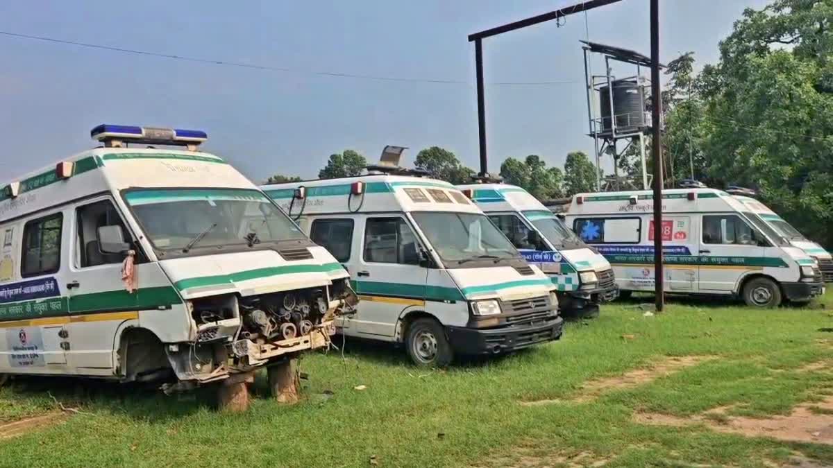 नियम-कायदों की अनदेखी से एम्बुलेंस सेवाएं बन रहीं जानलेवा 1 Ignoring rules and regulations is turning ambulance services into a life threatening situation