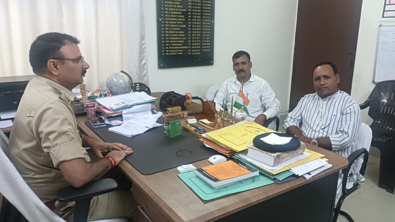JMM leader Sanjay Pandey met with the Superintendent of Police regarding Durga Puja security arrangements were discussed
