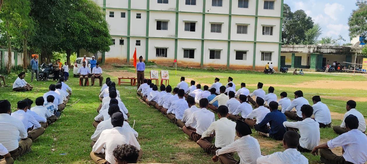 Path Sanchalan in Vishnugarh volunteers gave the message of discipline