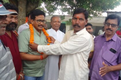 Santhal Pargana IG was given a grand welcome by the people at Bagdaha More under Khaga police station