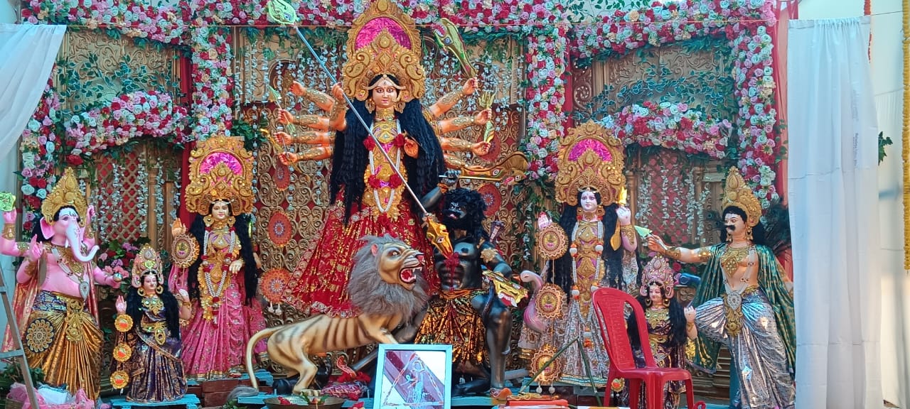 बरही में मां दुर्गा का खुला पट्ट, दिखा श्रद्धा और उत्साह का संगम 1 The opening of the idol of Maa Durga in Barhi a confluence of devotion and enthusiasm was seen