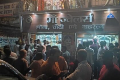 Two accused arrested for stealing from a jewellery shop