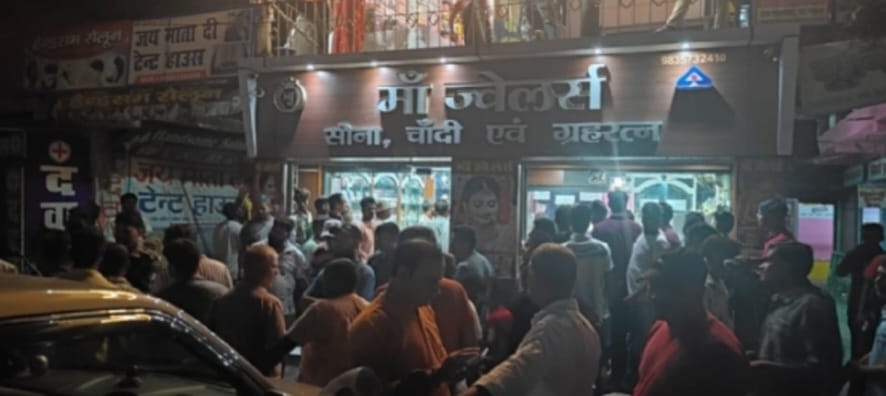 Two accused arrested for stealing from a jewellery shop