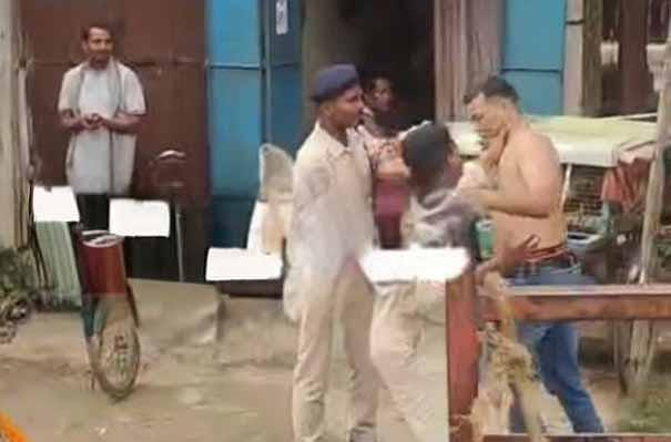 रांची में पुलिसकर्मी के साथ बदसलूकी, युवक हिरासत में 1 WhatsApp Image 2025 09 18 at 17.43.02 18cdd708