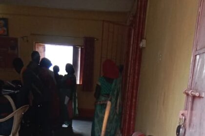 059b3ee2 7637 4ed6 9c37 7e3f7167ed05Officials were absent from the social audit program in Ango angering villagers and public representatives