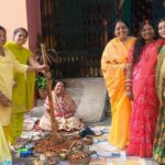 27ea984f b20a 436f 850b 5245737f9f39Sisters performed cow donation puja in Jhumri Tilaiya wishing long life and happiness and prosperity for their brothers
