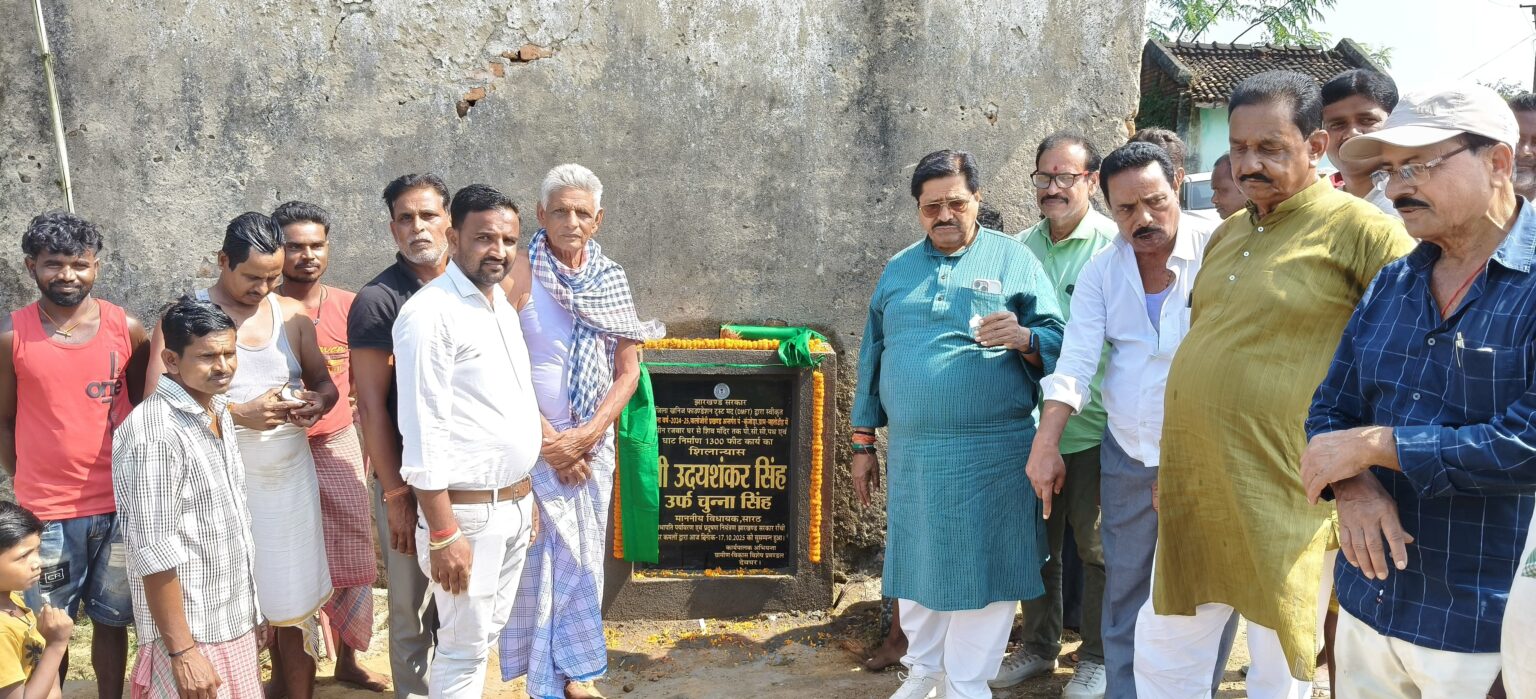 429ee292 3d4b 4e94 abb7 34e4c126a100MLA laid the foundation stone of PCC path in Mahatodih