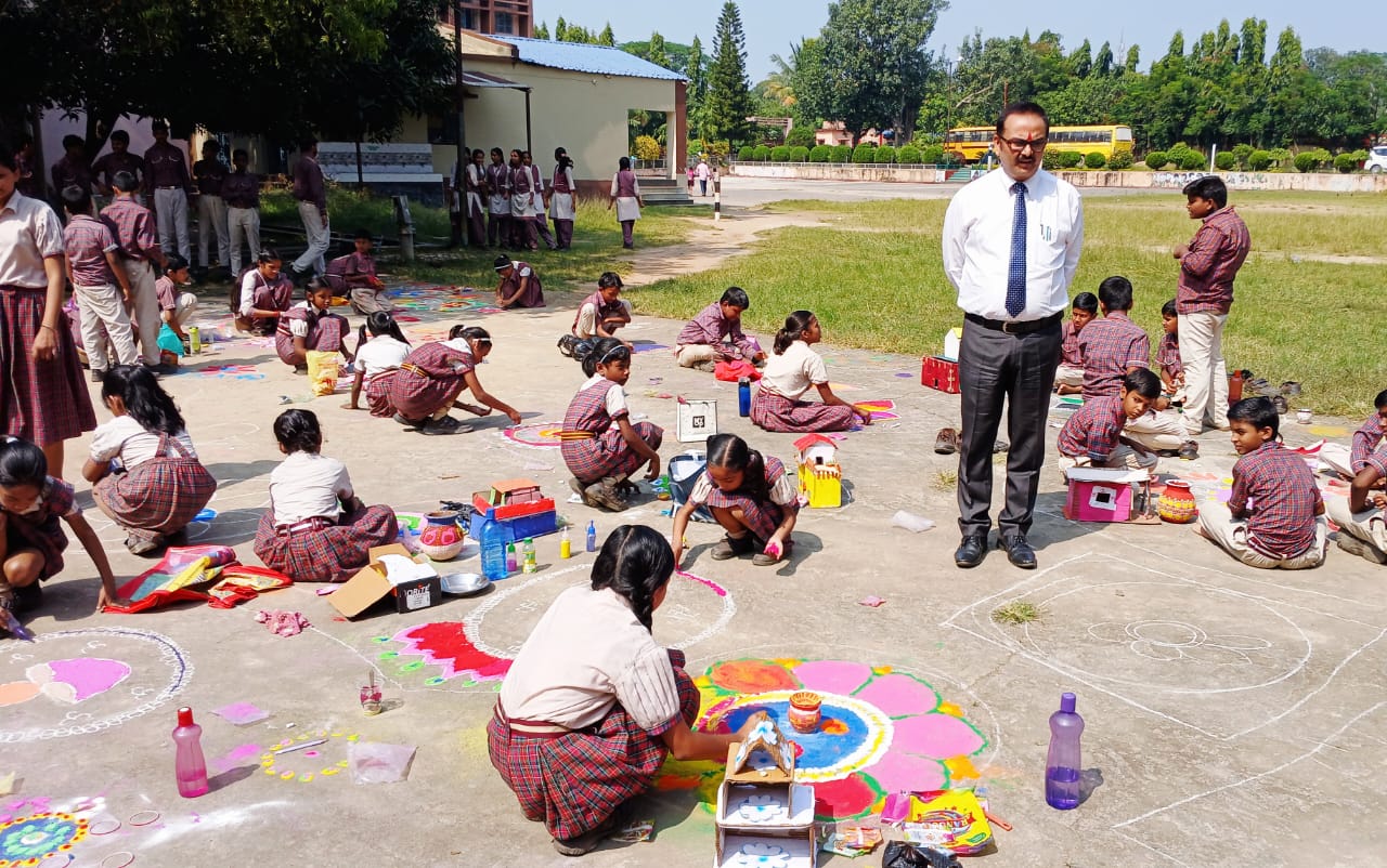 473ff635 46c4 47ed 8ee3 13f25bcd6eaeSeveral programs were organized at DAV on the occasion of Diwali and the great festival of Chhath