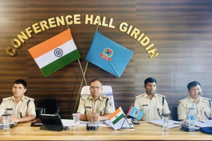6a45cfe3 4388 437c 8f3f 992c3e97bd78Review meeting of SP Dr. Vimal Kumar instructions for strict vigilance in border areas