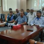 7b2a0673 169f 4f0d b6da b01495e26e81Formaer Sadar Assembly candidate Munna Singh met the Municipal Commissioner and raised the issue of footpath vendors