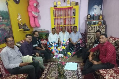 ABKAMs Jharkhand in charge AK Srivastava visited the district to meet District President Arun Kumar Sinha