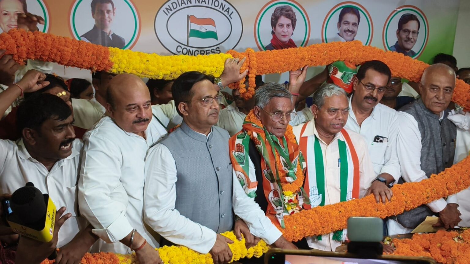 Former MLA Umashankar Akela returns home joins Congress with thousands of supporters receives historic welcome in Ranchi