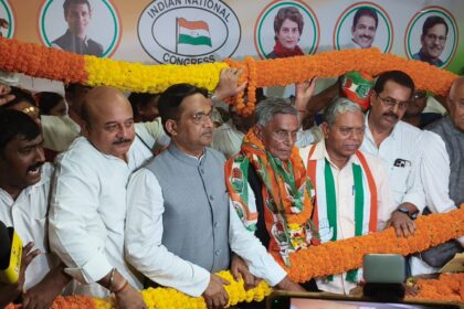 Former MLA Umashankar Akela returns home joins Congress with thousands of supporters receives historic welcome in Ranchi