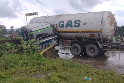 Gas tanker crashes near Barsot bridge major accident averted