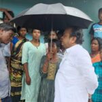Health Minister Dr. Irfan Ansari reached Kadrudih and met the family members of Virgin Murmu assured them of all possible help
