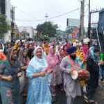 On the occasion of Guru Nanak Dev Jis 556th birth anniversary a prabhat pheri was taken out in a devotional atmosphere devotees were welcomed with a shower of flowers