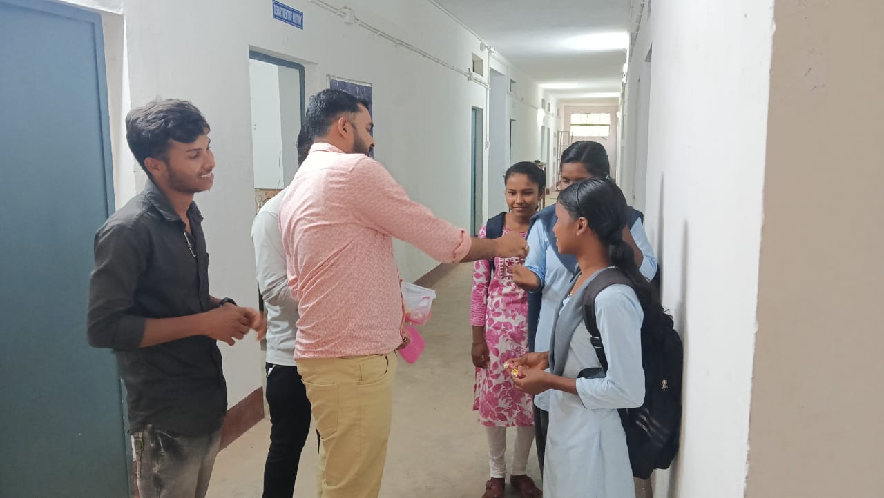 PG in English started at Baharagora College – Wave of happiness among students former student leader Abhijeet Bag celebrated