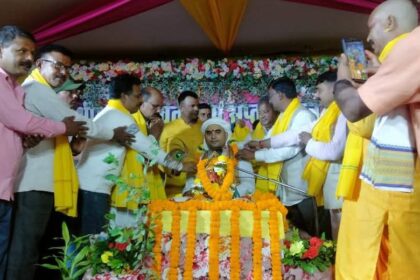 Seven day long Shrimad Bhagwat Katha and Yagna rituals began at the residence of Advocate Ramchandra Sahu in Barhi