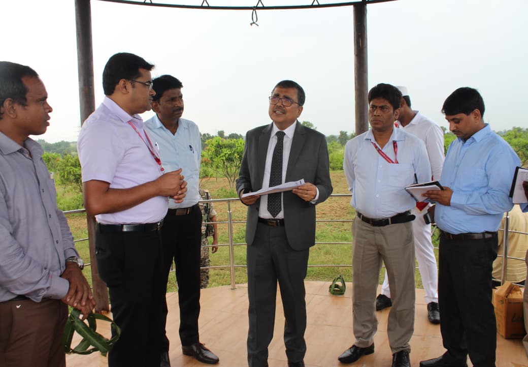 UntitledDeputy Commissioner inspected the Petarwar Ordana MNREGA Park and Mango Orchard