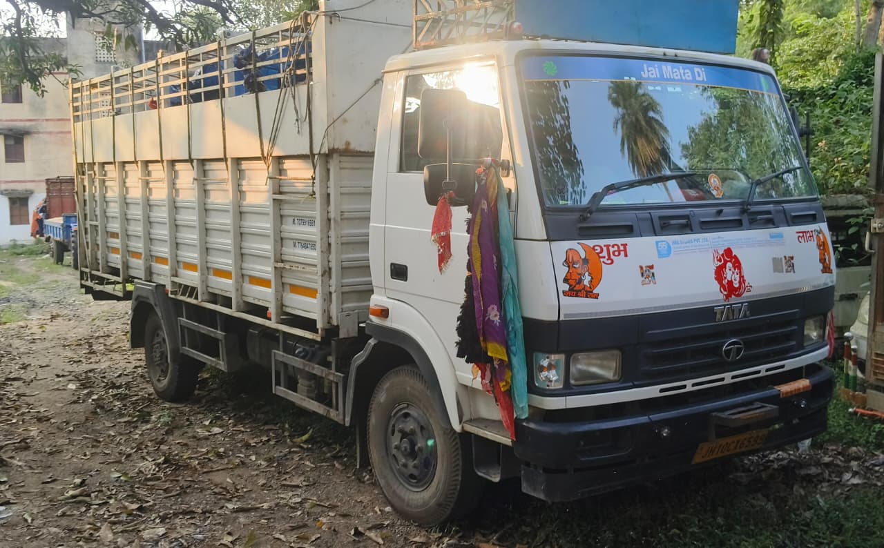 बरही पुलिस ने गौवंशीय पशुओं से लदा डीसीएम वाहन किया जब्त 1 b2681b98 33c9 4ae9 9383 0b8552066761Barhi police seized a DCM vehicle loaded with bovine animals