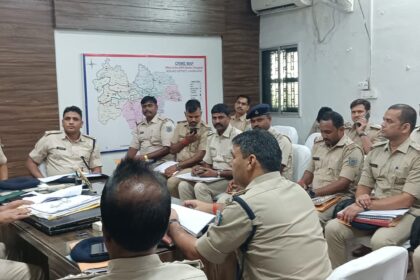 b37238a4 ac5b 4ea2 b795 344801604a41SDPO held a crime review meeting in his office