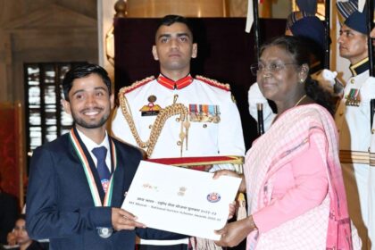 c284feb6 104f 49c0 9e46 bbed0e65a482President honored Diwakar Anand of Chalkusha