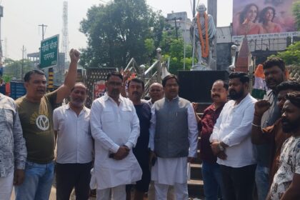 e11f4390 938b 42df a021 4142d303b1e7Congress Party submitted a memorandum to the Deputy Commissioner demanding action against those who desecrated the statue of Gandhiji