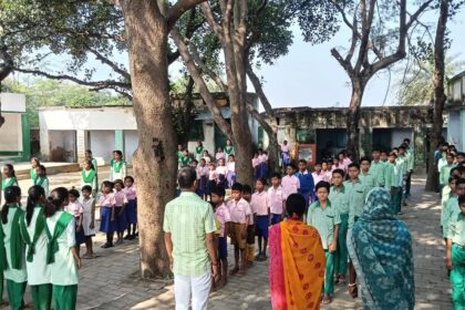 150 years of national song Vande Mataram completed students echoed the voice of patriotism in UMVI Barhamsia