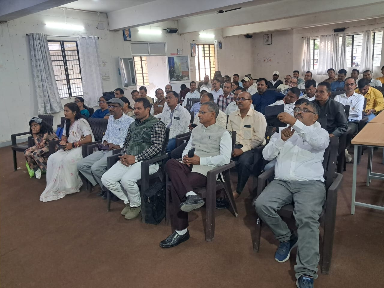 43 outstanding teachers 18 schools and 7 blocks were honoured by Sampark Foundation in Hazaribagh