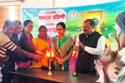 A Government at Your Door camp was organized in Barkatha South Panchayat. 127 applications were received and all were processed on the spot