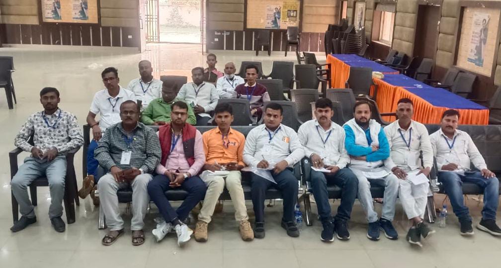 A one day training camp for Digital Panchayat Pragya Kendra operators was organized at Nagar Bhawan Barahi