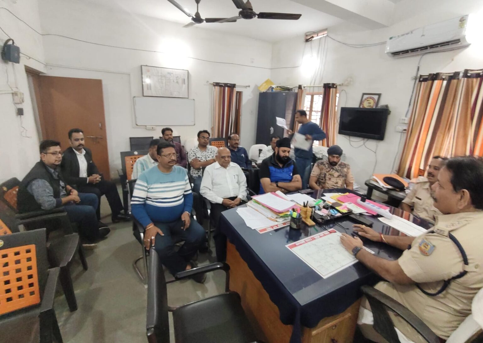 A special meeting was held with business organizations at Sadar police station where detailed discussions were held on the security of the city