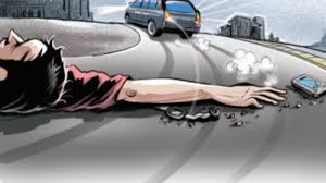 A woman died in a road accident on the Turkabad Gudiya road. Villagers demanded road repairs