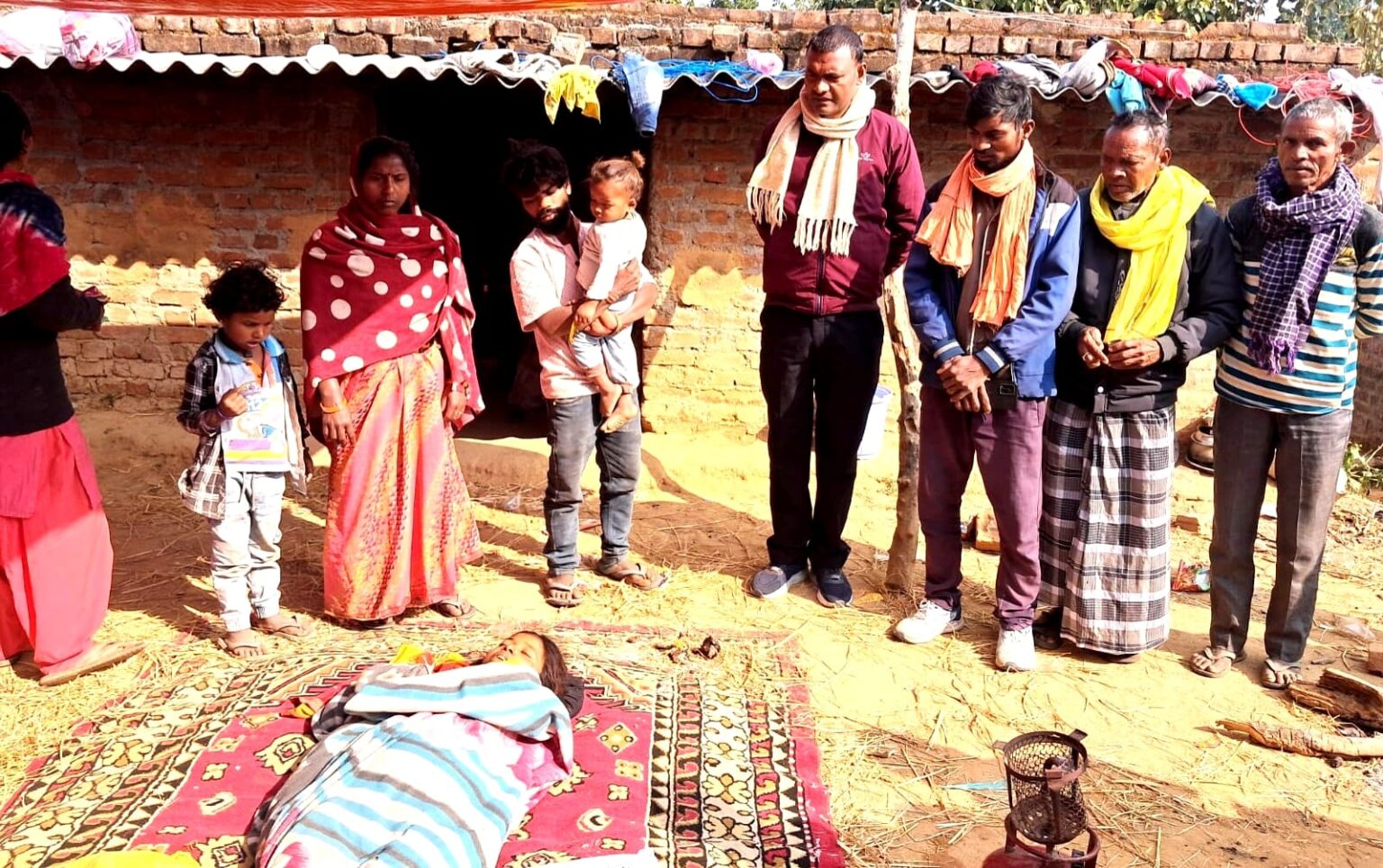 हेडली डेबो गांव में एक महिला की अचानक निधन. मुखिया ने शोक व्यक्त किया 1 A woman in Hedley Debo village suddenly passes away. The village headman expresses condolences