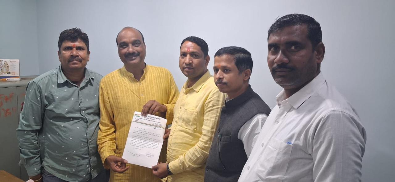 Ajay Prajapati becomes District President of Congress OBC Department Congress workers congratulate him