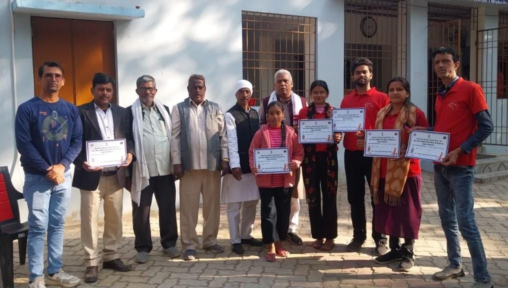 संविधान दिवस पर ‘तरंग ग्रुप’ के कलाकार सम्मानित 1 Artists of Tarang Group honored on Constitution Day