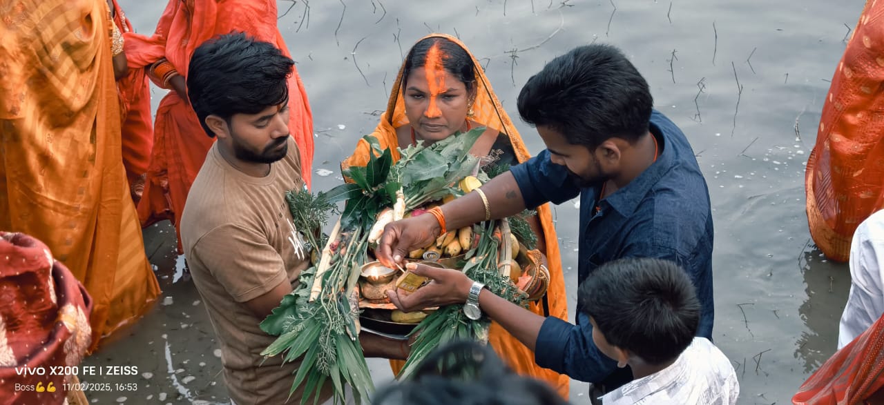 Chhath festival was celebrated with devotion and enthusiasm in various panchayats of Barhi block on Sunday