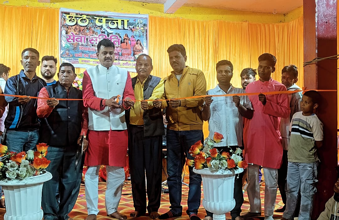 Devotees danced all night long at the Bhagwati Jagran at Hazari Mod