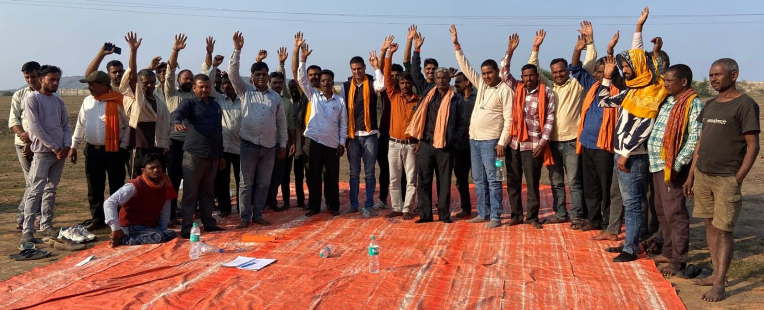 Displaced villagers held a meeting and warned CCL management