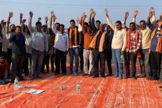 Displaced villagers held a meeting and warned CCL management