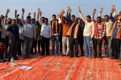 Displaced villagers held a meeting and warned CCL management