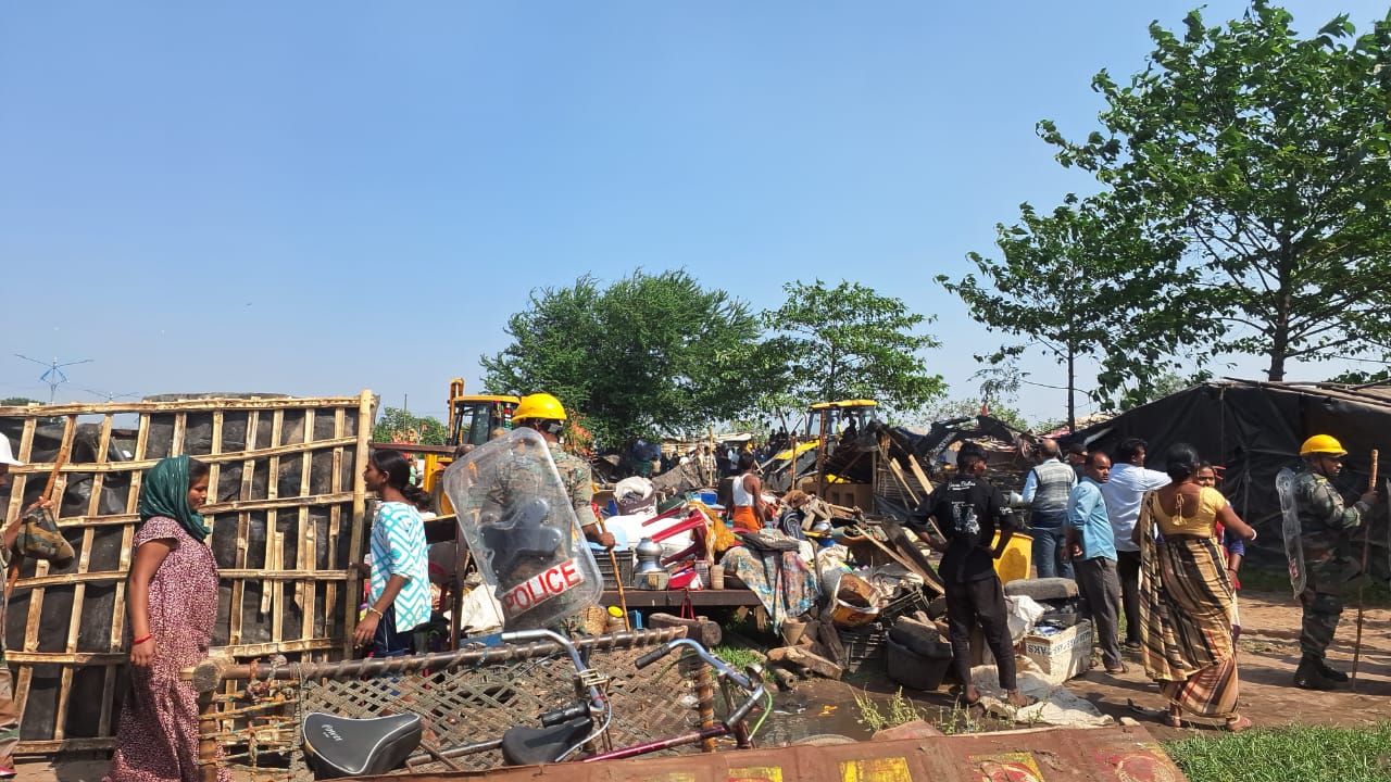 Encroachment removal action for Bokaro Airport expansion heavy police force deployed