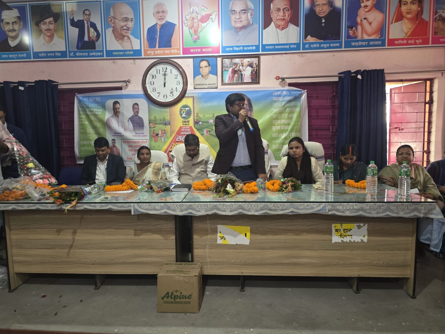 बड़कागांव पश्चिमी पंचायत में सरकार आपके द्वार कार्यक्रम सपन्न, 525 आवेदन प्राप्त हुए 1 Government at your Doorstep programme concluded in Barkagaon West Panchayat 525 applications received